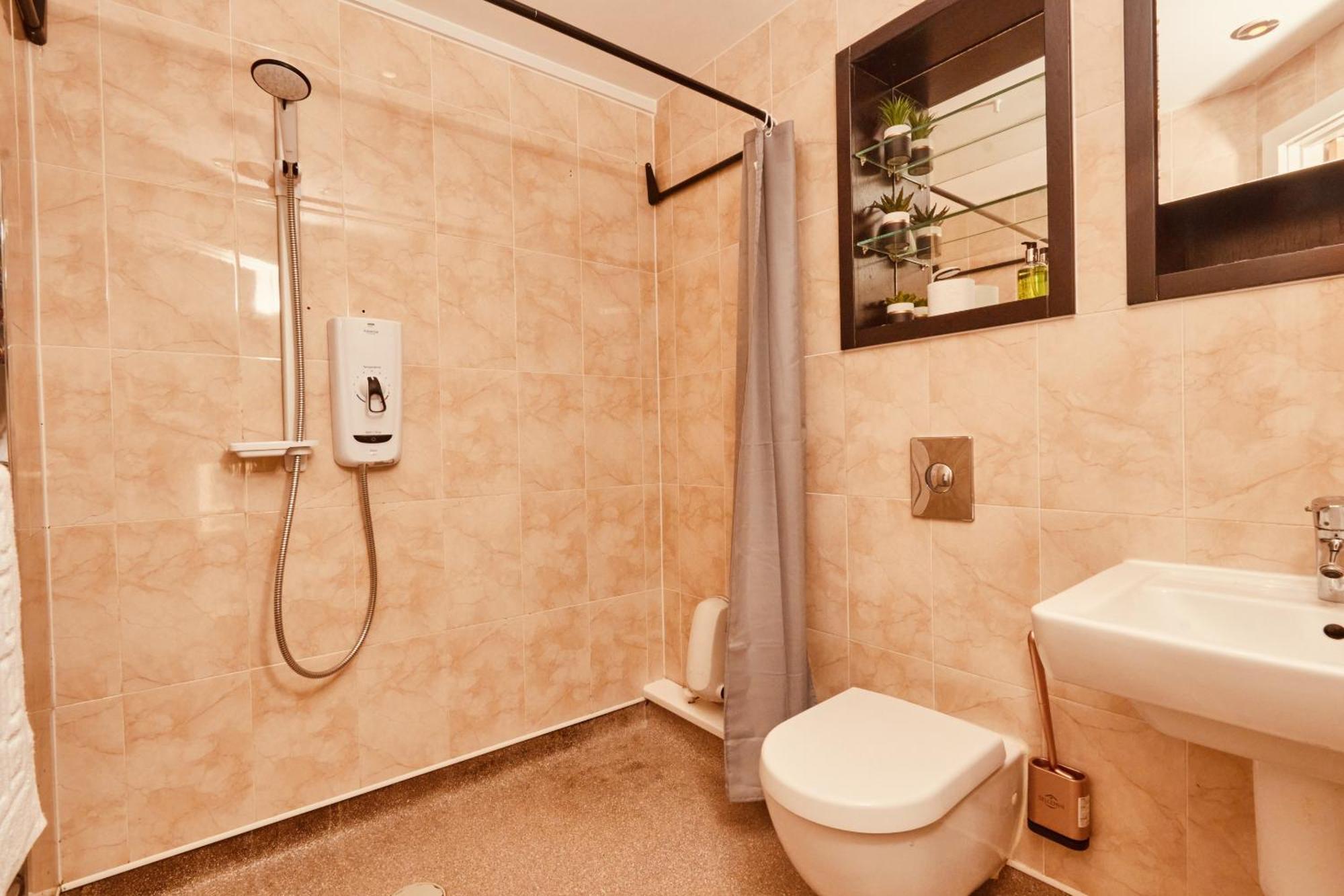 Апартаменты Leeds Dock Apt, Free Secure Parking! 2 Bed *