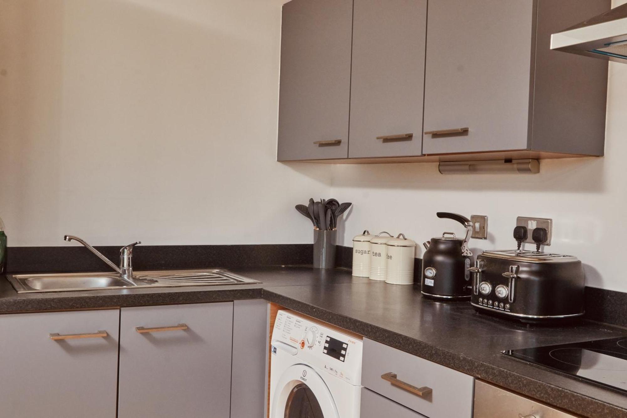 Leeds Dock Apt, Free Secure Parking! 2 Bed Апартаменты Лидс